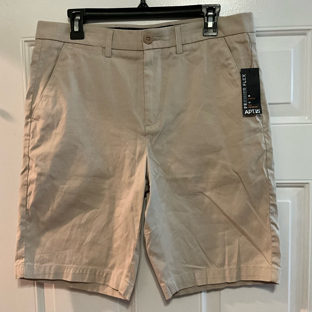 NWT ~ APT.9 Men’s Premier Flex Shorts Sz.33
